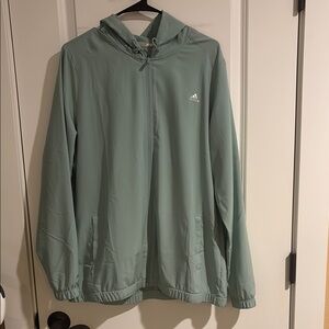 NWOT adidas golf jacket with pockets and adjustable hood size XL